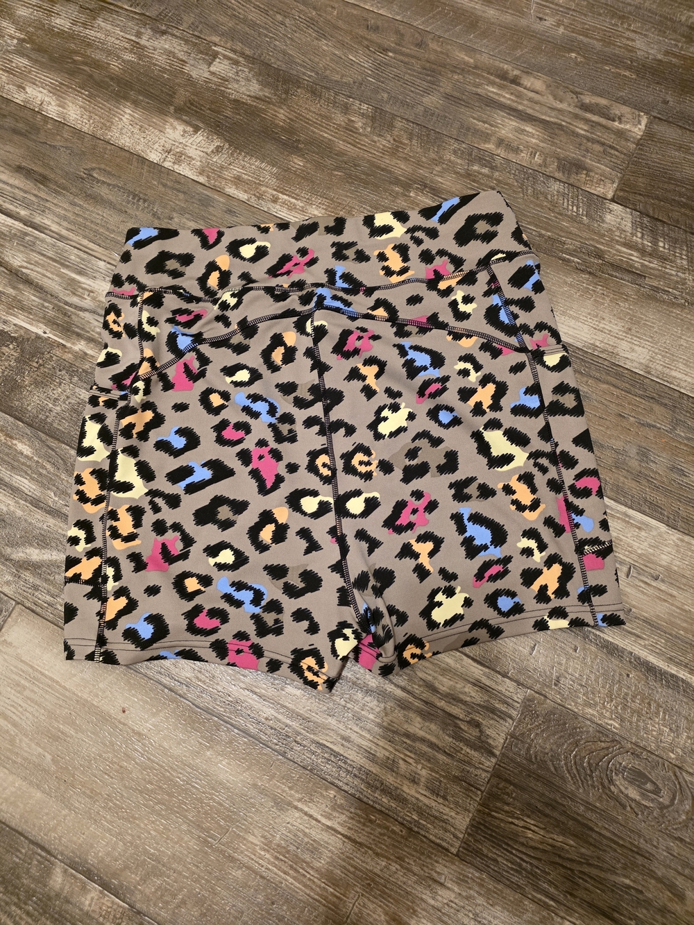 Women’s High-Rise Leopard Print Active Shorts - Multicolor - Picture 2 of 3